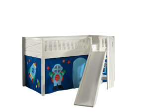 Deze SCOTT combinatie bestaat uit de hoogslaper met glijbaan en het ASTRO speelgordijn.