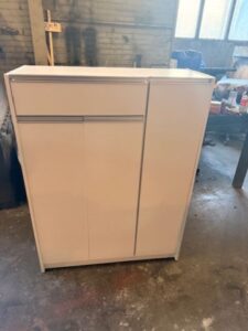 OUTLET!  Kast met 3 deuren en een lade